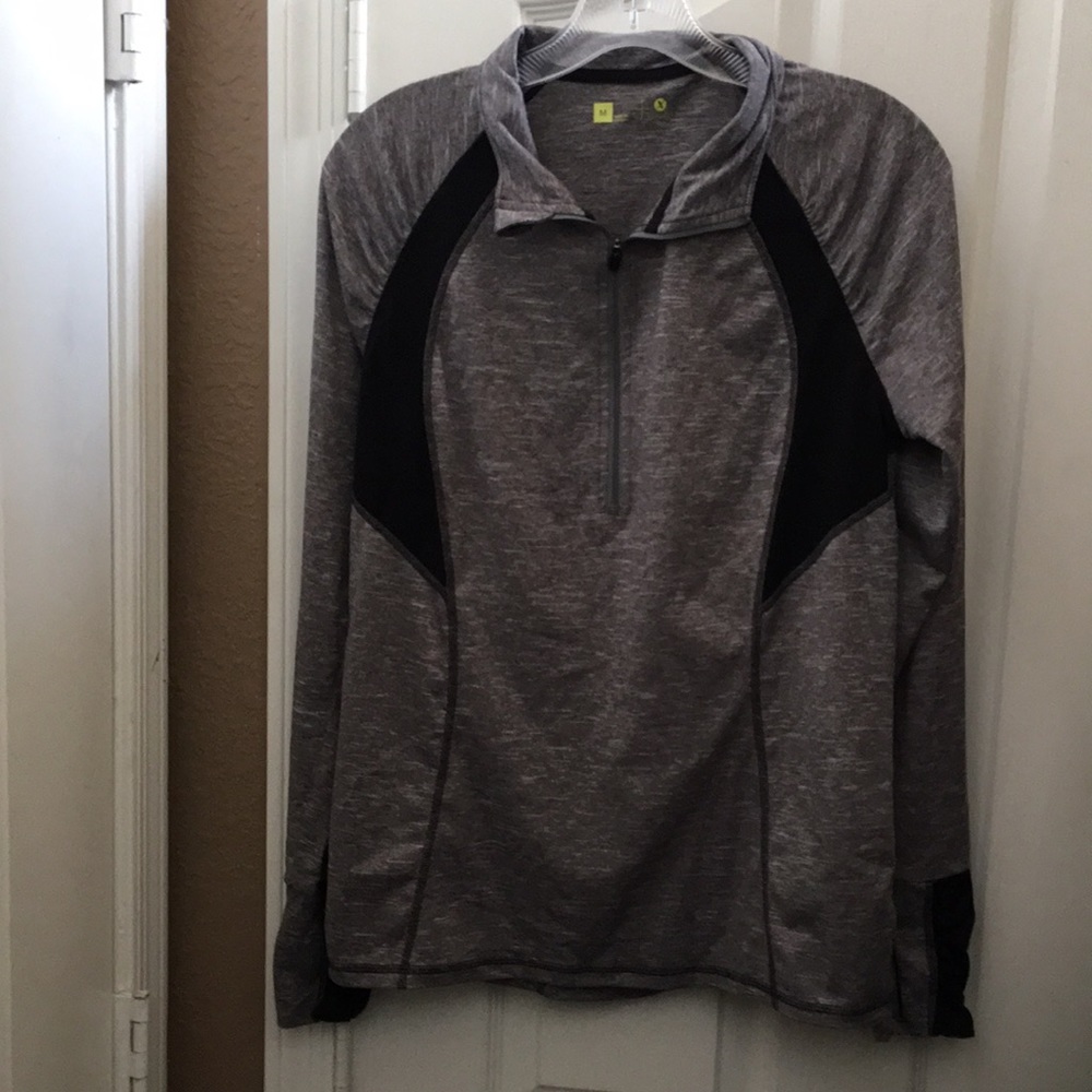FINAL MARKDOWN Ladies xersion top (M)